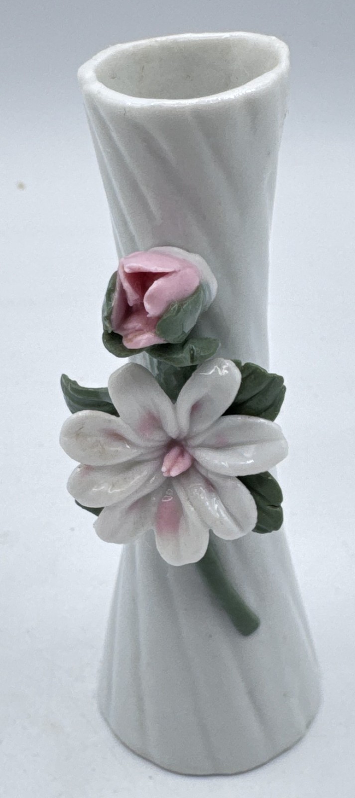 VTG Ceramic Mini 4″Bud Vase White Pink 3D Flowers Swirl Ribbed Texture