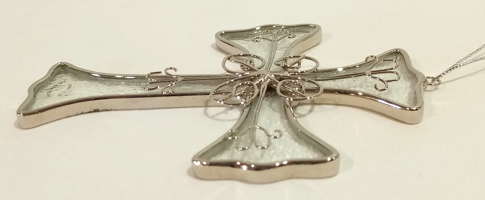 Clear Textured Glass Cross Window Suncatcher Silver Tone Trim Wire Filigree 4.5″