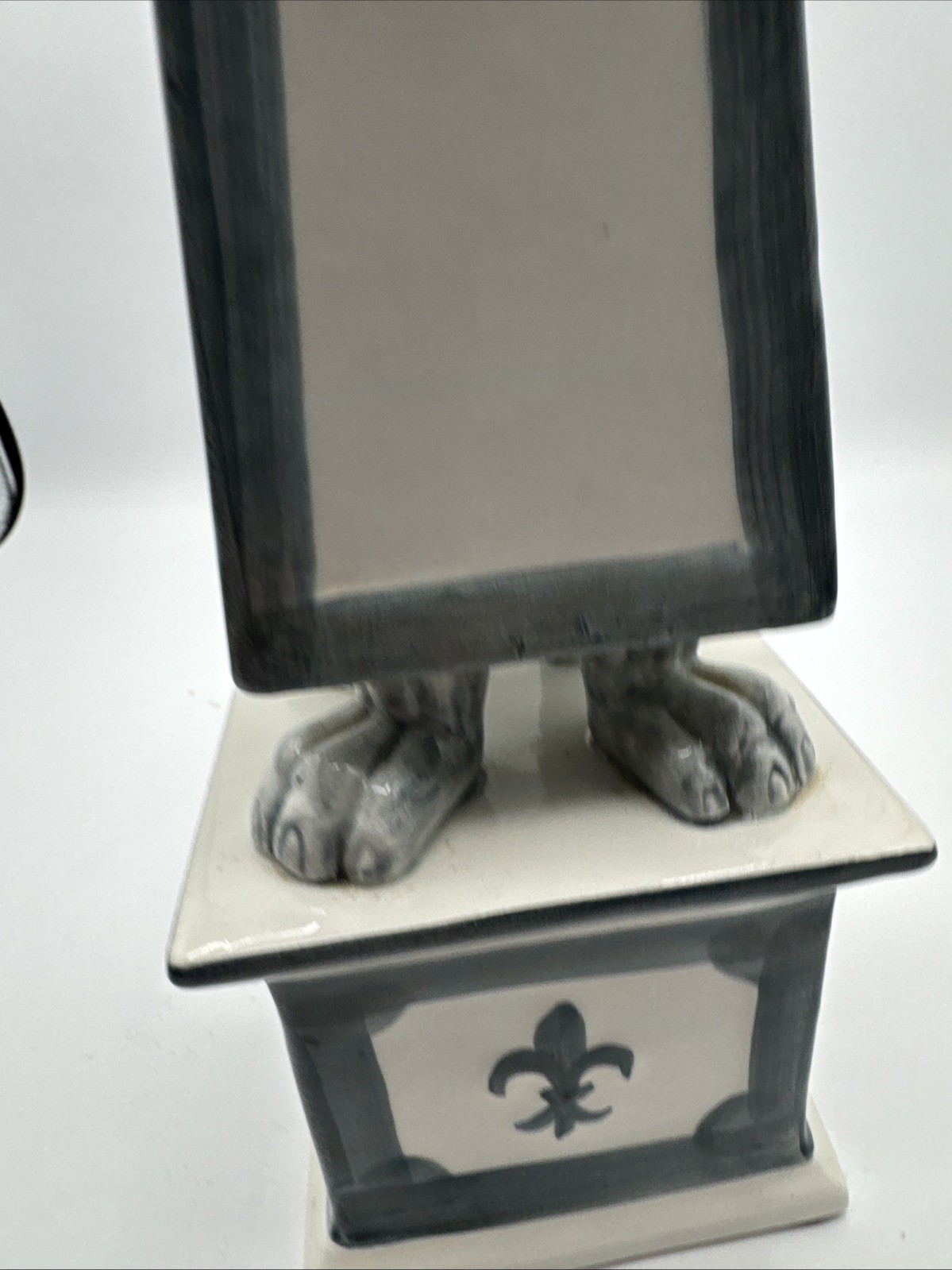 1960s Italian Ceramic White Obelisk Paw Feet 18 3/4 Inches