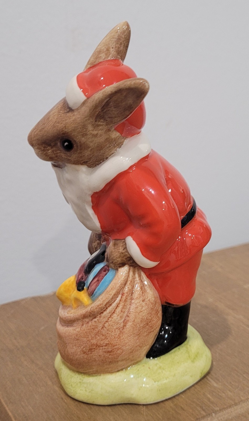 Royal Doulton Santa Bunnykins Happy Christmas Porcelain Figurine DB17