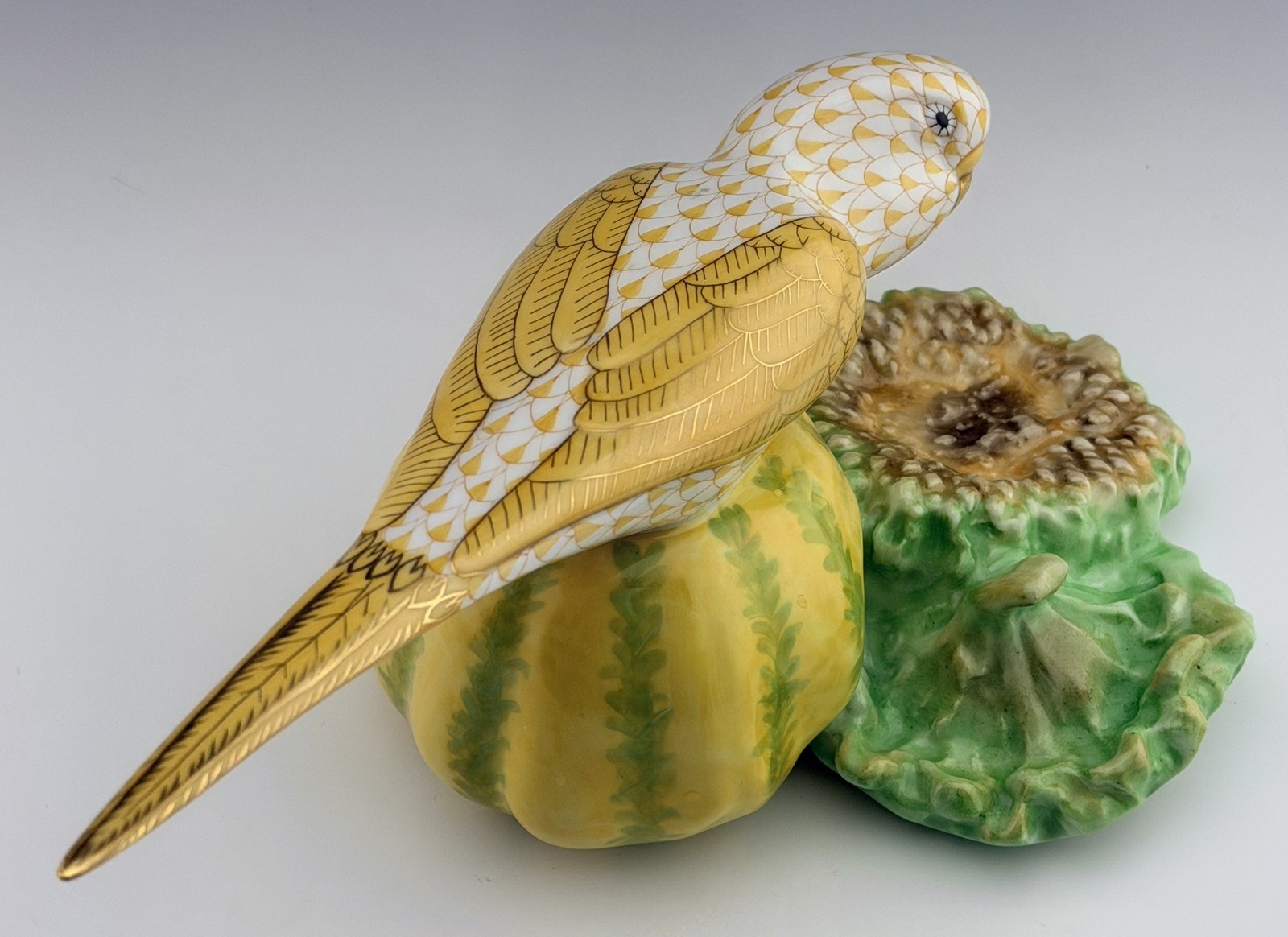 🦋 MINT HEREND 10” Parakeet / Squash Butterscotch Fishnet Bird Figurine ($1,315)