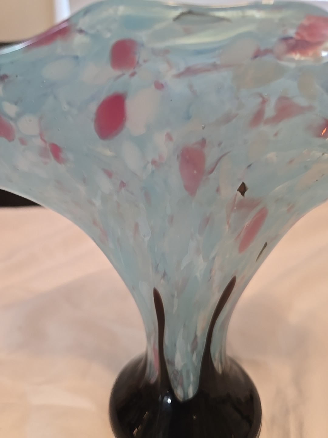 RARE Antonin Ruckl & Sons Blue/pink/white Confetti ” Shimmy” Art Deco Fan Vase