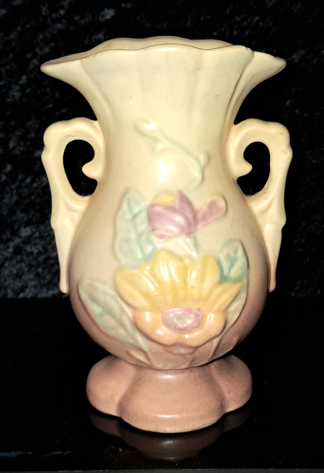 Vintage 1940’s Hull Art Pottery “Magnolia” Line Double Handle 5″ Pastel Vase