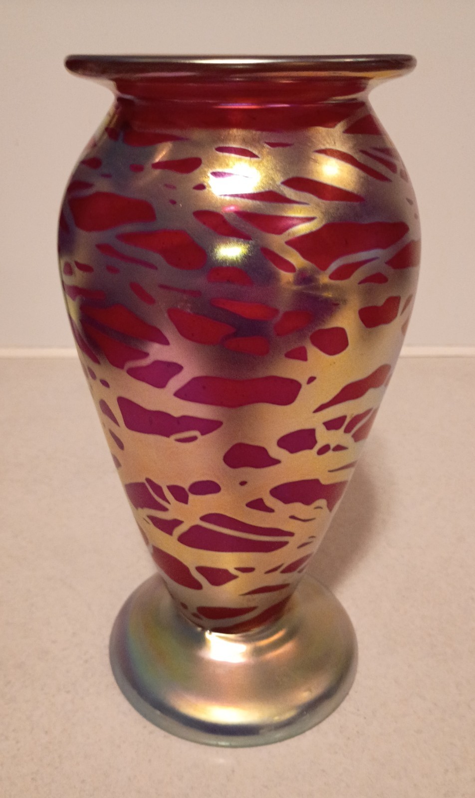 2002 Signed 9.75″ Robert Eickholt Red & Gold Footed Art Glass Vase