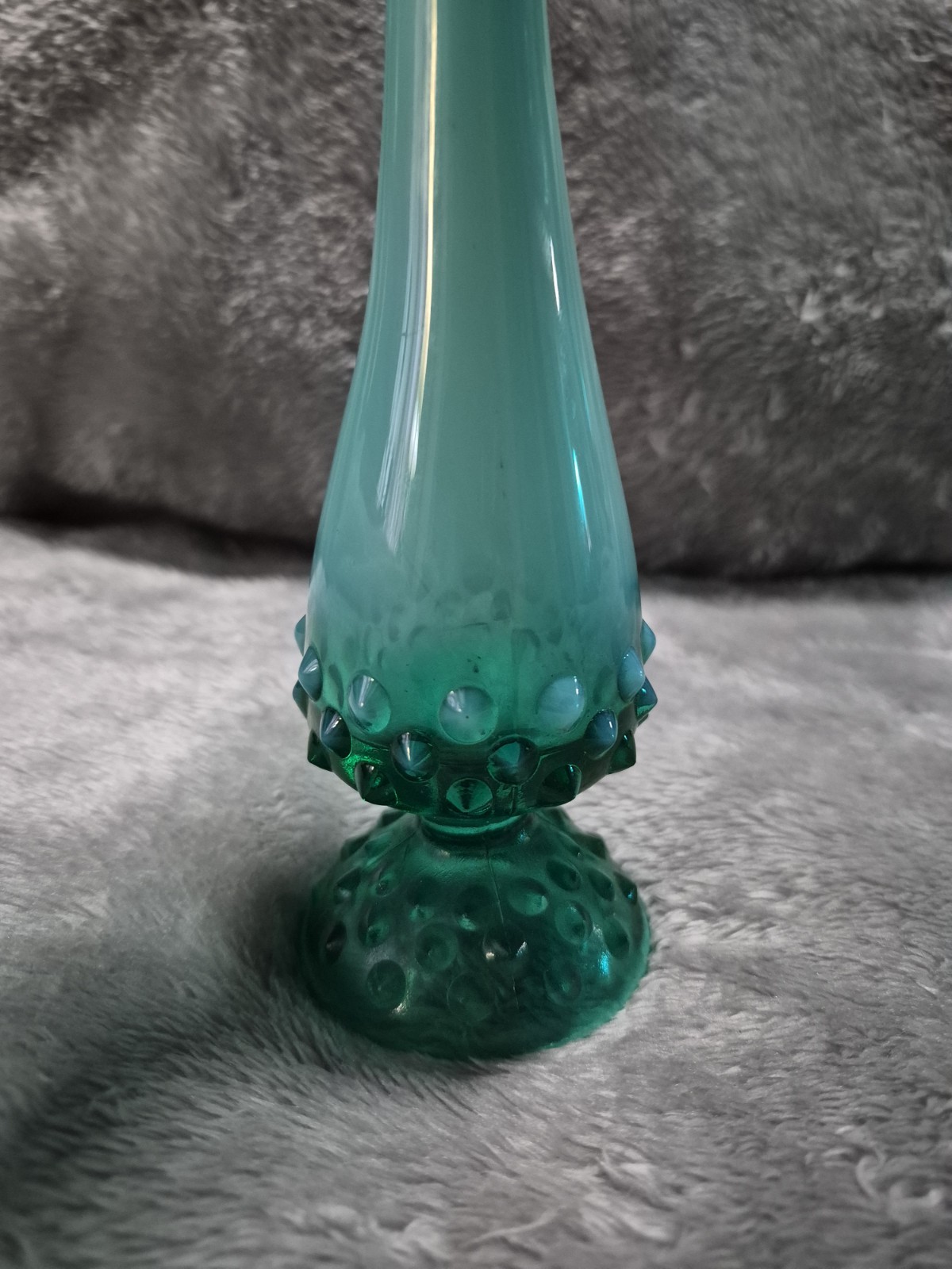Beautiful Vintage Fenton 10″ Emerald Green Opalescent Uranium Hobnail Swung Vase
