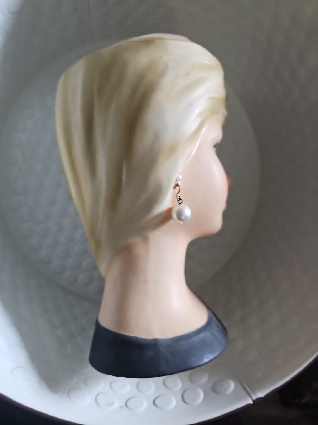 VINTAGE 7-1/8″ BARBARA ELLIS TEEN HEAD VASE HEADVASE STAMPED Not Perfect.