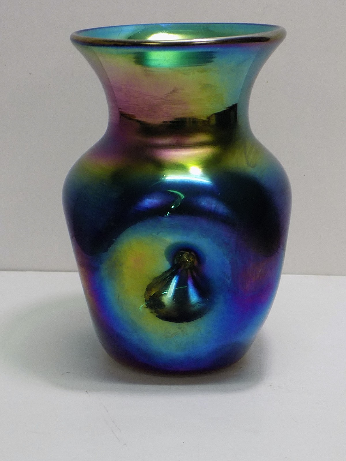 Blue Aurene Blown Art Glass 6-1/4″ Pinched Vase